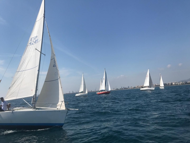 Veleros navegando en Canet.jpg
